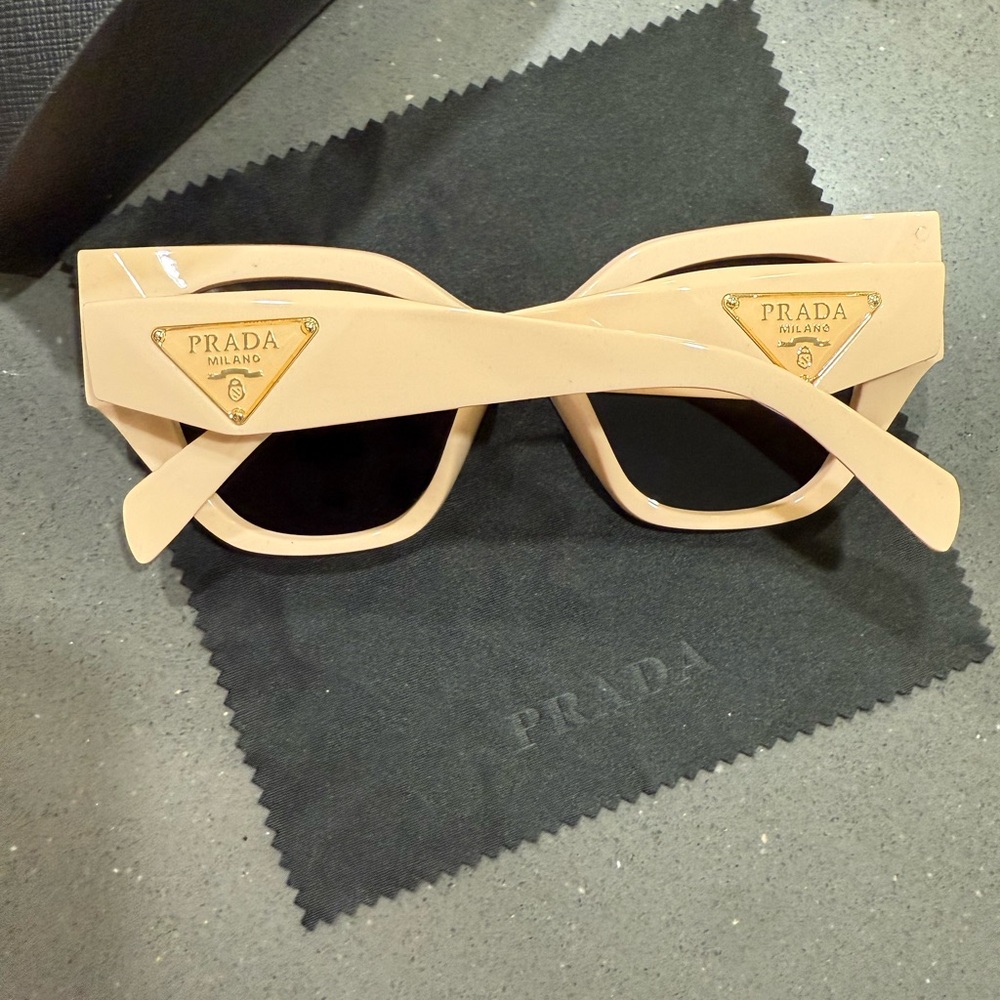 Prada Women's Pink Frame Sunglasses EUC - Picture 2 of 8